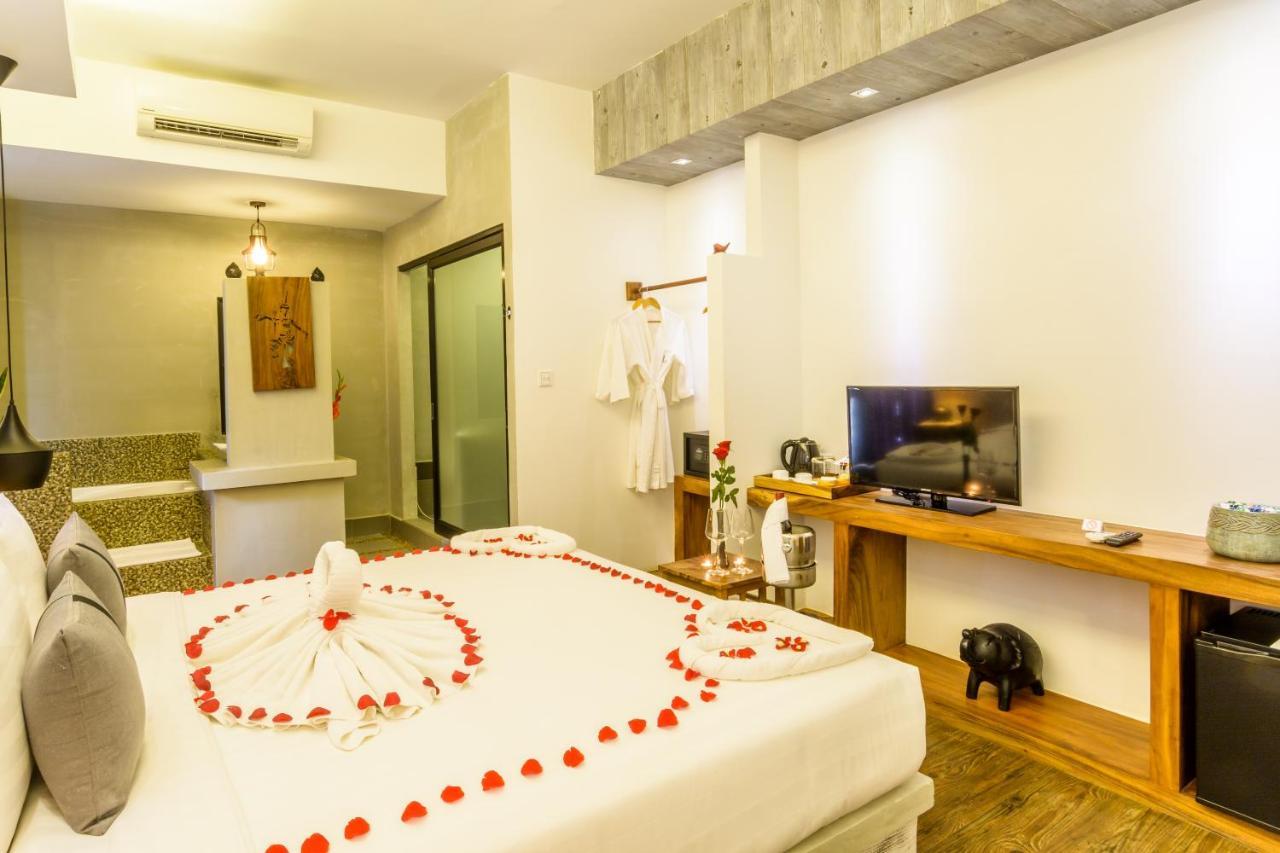 Double Leaf Boutique Hotel Пном Пен Екстериор снимка